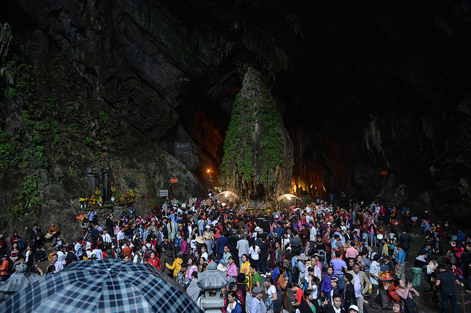 50.000 lượt khách dự khai hội chùa Hương
